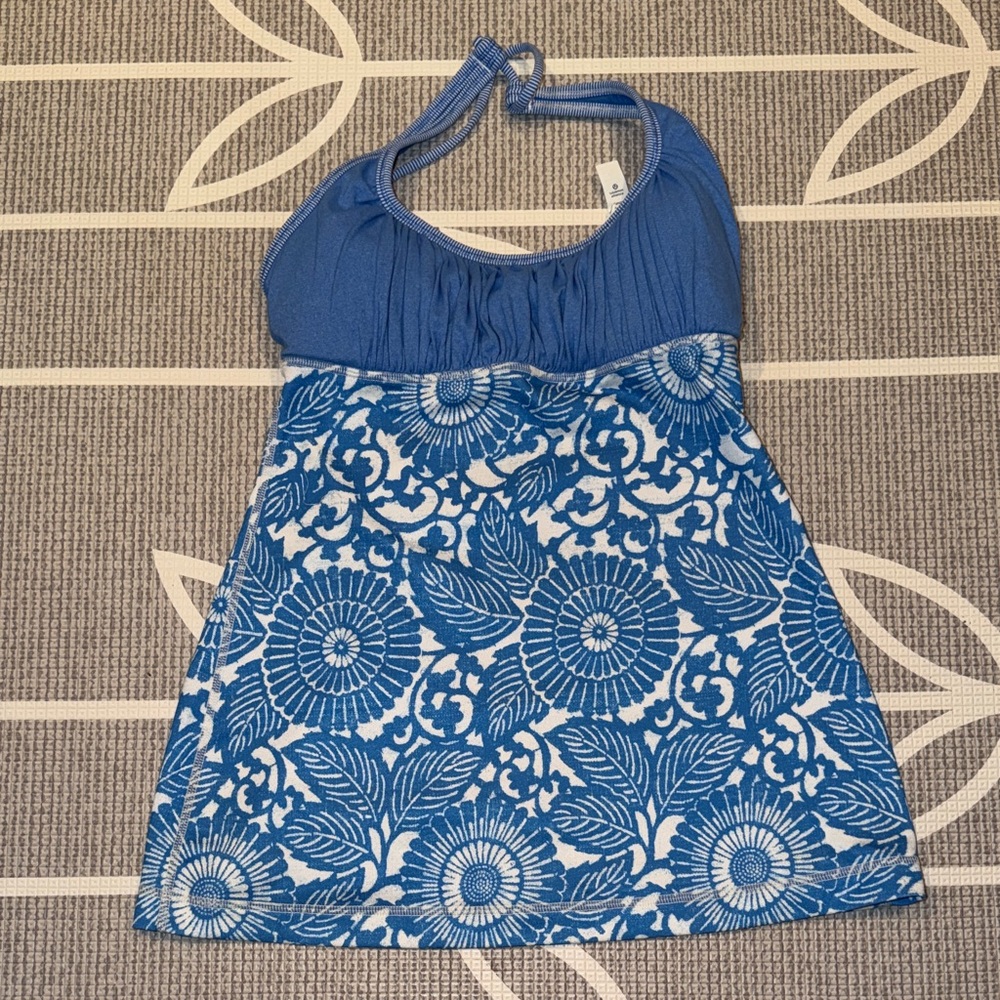 lululemon Blue Floral Halter Tank | Rouching Top | Flared | Built in Bra | sz 4